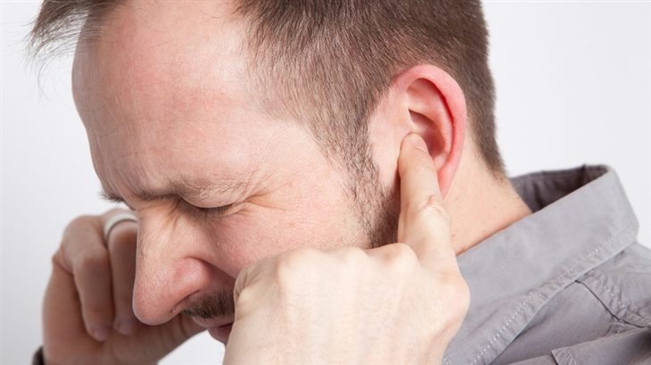 Ù tai là triệu chứng của điếc tiếp nhận