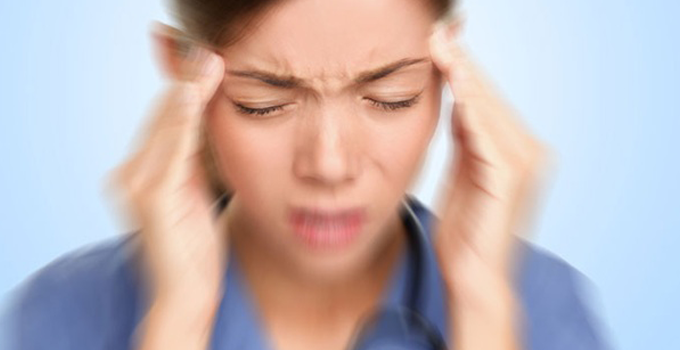 Đau đầu, chóng mặt là dấu hiệu ban đầu của mỡ máu cao