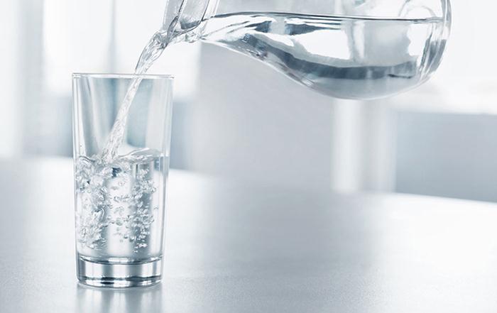   Uống nhiều nước mỗi ngày để loại bỏ đờm dãi ra khỏi đường thở