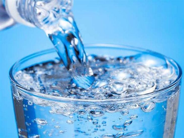    Uống đủ nước giúp cải thiện tình trạng đi tiểu xong vẫn còn nhỏ giọt