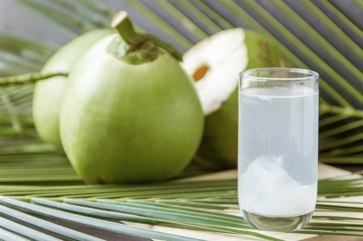   Bị suy thận uống nước dừa được không?