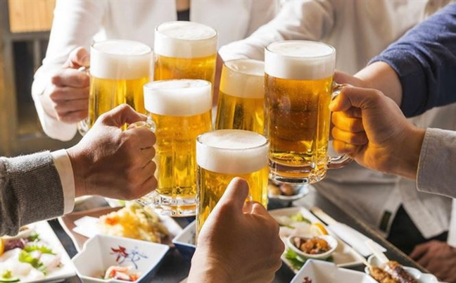 Thói quen sử dụng bia rượu sẽ khiến nguy cơ bị đột quỵ não tăng cao