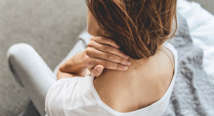 Thoát vị đĩa đệm có thể gây đau đầu lan xuống cổ và vai gáy