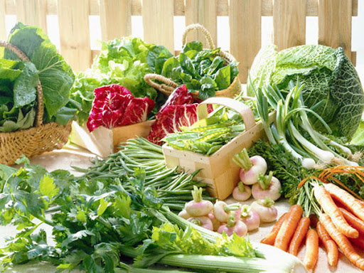 Bổ sung rau xanh, vitamin giúp cải thiện viêm khớp vảy nến
