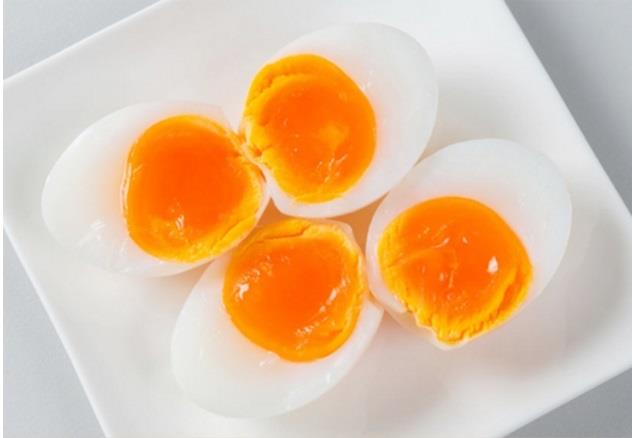   Người bị tăng mỡ máu có nên ăn lòng đỏ trứng gà không?