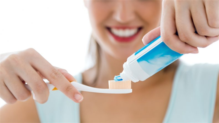 Chăm sóc răng miệng đúng cách giúp cải thiện bệnh chảy máu chân răng