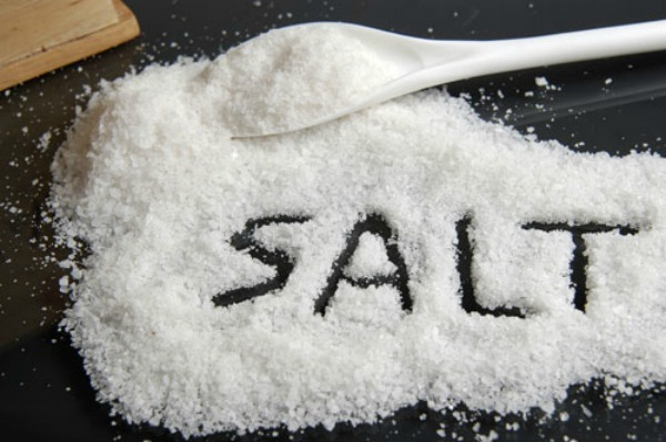 Hạn chế muối trong khẩu phần ăn của người bị tai biến