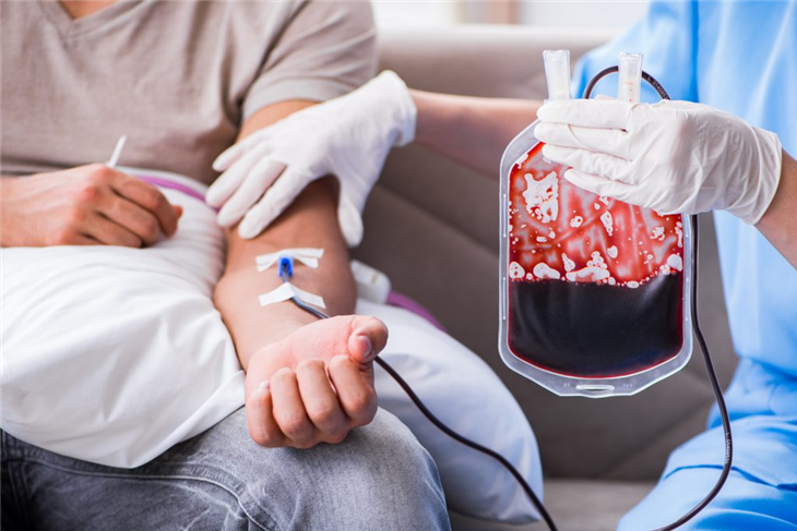 Truyền máu là một trong các phương pháp điều trị thiếu máu cho người bị suy thận mạn