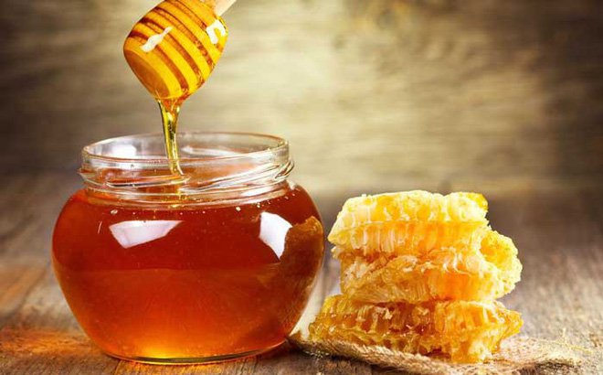 Mật ong giúp giảm đau rát họng, khản tiếng