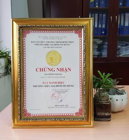      Giải thưởng Kim Miễn Khang nhận năm 2017 