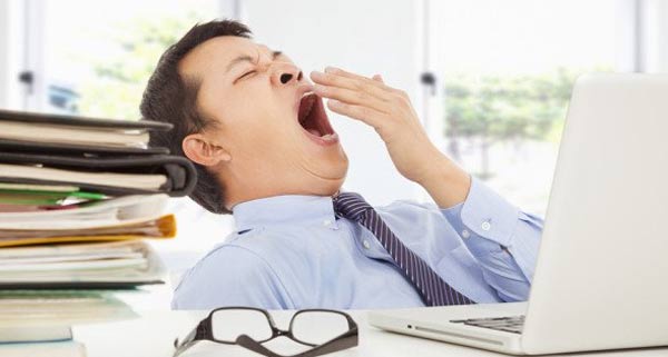 Ngáp quá mức có phải chỉ do mất ngủ gây ra?