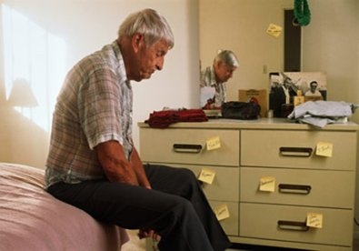 Bệnh tiểu són ở người già có nguy hiểm không? Làm thế nào để điều trị hiệu quả?