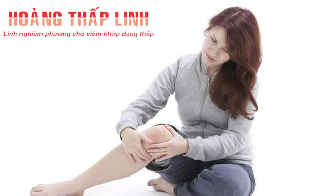 Người bị viêm khớp gối tràn dịch có nên chọc hút dịch khớp không?