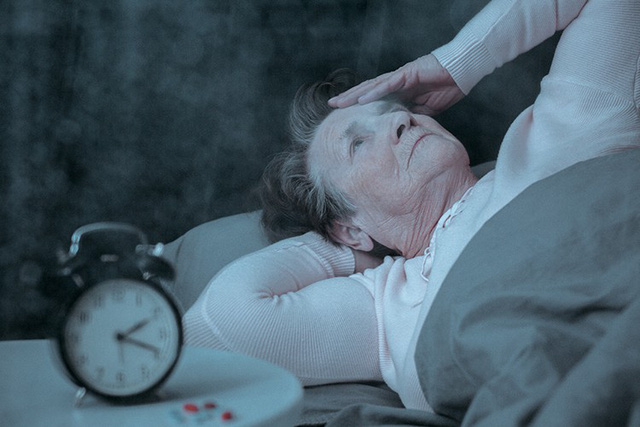 Nguyên nhân gây bệnh mất ngủ ở người già là gì? Chuyên gia Trần Quang Đạt tư vấn