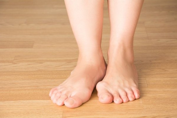Bị sưng đau ngón chân cái và chỉ số axit uric 430 mmol/L có phải là đã mắc bệnh gút không?