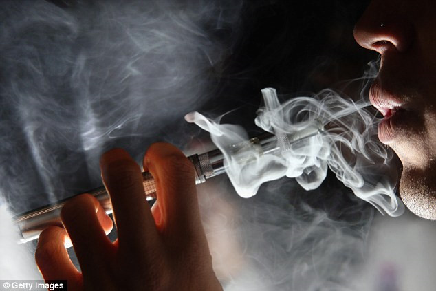 Người hút thuốc lá nhiều và bị viêm phổi mạn tính nên làm gì để phòng bệnh ung thư phổi?