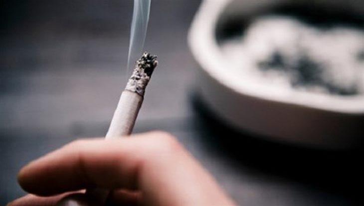 Việc hút thuốc gây ra nguy cơ mắc ung thư phổi như thế nào? 