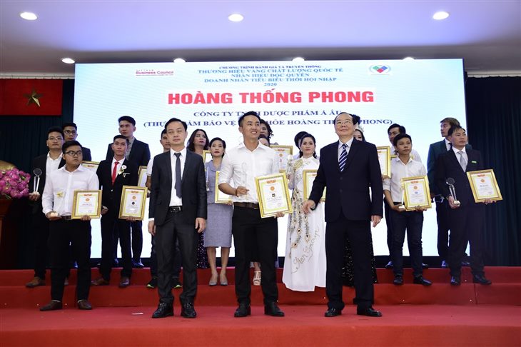 Hoàng Thống Phong xuất sắc nhận giải “Thương hiệu vàng chất lượng quốc tế” năm 2020