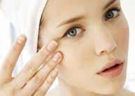 Biện pháp cải thiện tình trạng da mặt chảy xệ và nếp nhăn quanh mắt
