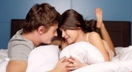 Người vợ nên làm gì khi tình trạng đau lưng của chồng ảnh hưởng đến chuyện "chăn gối"?
