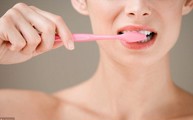 Cách điều trị chảy máu chân răng khi đánh răng hiệu quả nhất là gì? TS Phạm Hưng Củng tư vấn