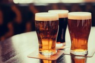 Uống rượu bia và la hét có phải là nguyên nhân khản tiếng không?