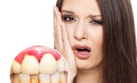 Bị viêm lợi gây chảy máu chân răng và hôi miệng, phải làm sao để khắc phục?