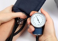 Những đối tượng nào nên kiểm tra và đo huyết áp tại nhà thường xuyên?