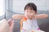 Phụ huynh nên làm gì khi trẻ biếng ăn chậm lớn?