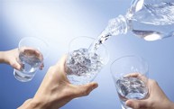 Người bị suy thận nên uống bao nhiêu nước trong một ngày?