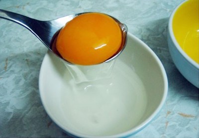 Cách chữa rạn da nhờ lòng trắng trứng gà