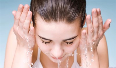 6 cách massage xóa nhăn da mặt cực đơn giản