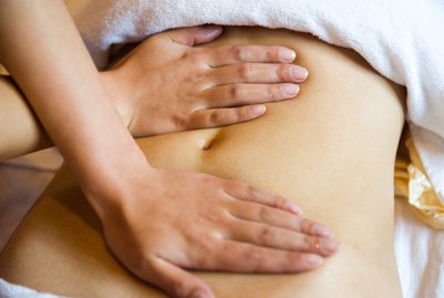 Cách nào điều trị da chảy xệ và giảm mỡ bụng sau sinh?
