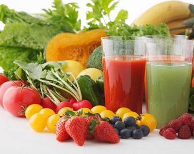 Rau xanh và hoa quả tươi giúp giảm bệnh viêm đa khớp