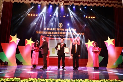 Ích Giáp Vương vinh dự nhận giải thưởng 2015 