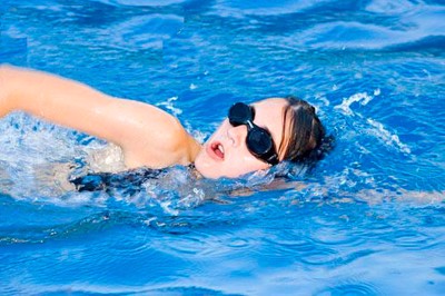 Môn bơi lội rất tốt cho bệnh nhân viêm khớp   