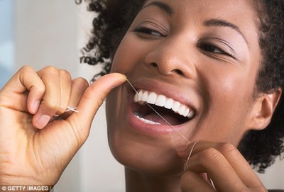 Chỉ nha khoa không giúp ngăn ngừa viêm lợi và sâu răng