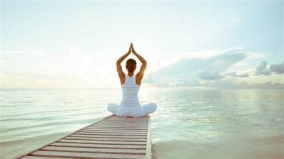 Tập Yoga – “tuyệt chiêu” cho người thoái hóa cột sống