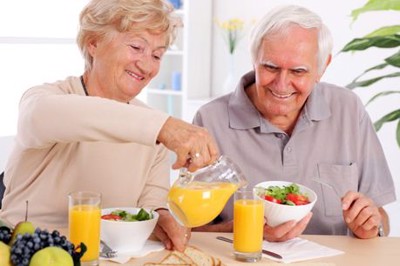 Mách bạn 8 cách ăn uống giúp người cao huyết áp phòng đột quỵ