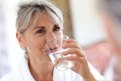 Dinh dưỡng cho người suy thận - Người bị suy thận nên uống nước như thế nào cho hợp lý?