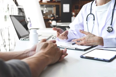 Các biện pháp điều trị viêm khớp dạng thấp hiện nay là gì? Chuyên gia Huỳnh Phiến tư vấn