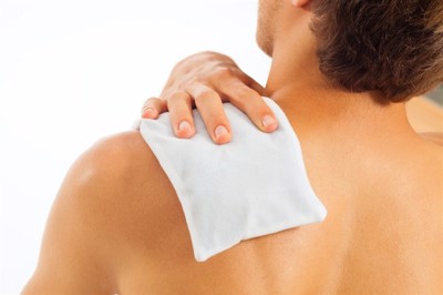 Bị đau khớp vai nên điều trị như thế nào? Chữa ở đâu thì tốt? TS Nguyễn Thị Vân Anh tư vấn