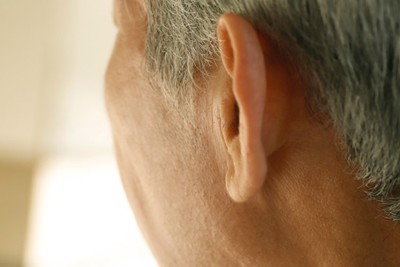 Tại sao bạn nghe thấy tiếng rột rột trong tai và làm sao để khắc phục hiệu quả?