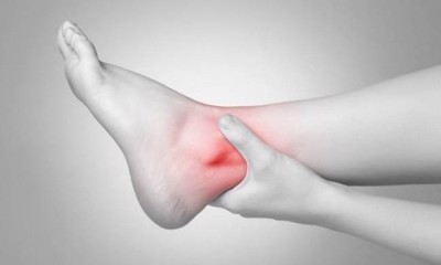 Bị đau nhức ở cổ chân và đầu gối có phải là dấu hiệu của bệnh viêm khớp dạng thấp không?