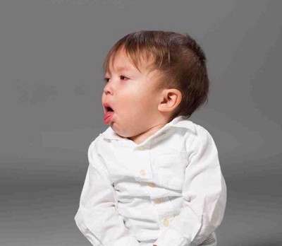 Trẻ bị ho khàn tiếng và sốt do viêm đường hô hấp trên dùng cốm Tiêu Khiết Thanh để cải thiện có hiệu quả không?