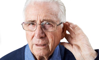 Tại sao tình trạng điếc tai, nghe kém thường gặp ở người cao tuổi?
