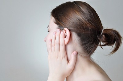 Hay bị ù tai do dùng tai nghe nhiều phải làm sao? Nên dùng Kim Thính hỗ trợ cải thiện trong bao lâu?
