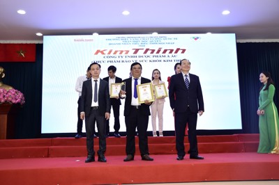 Kim Thính vinh dự nhận giải “Thương hiệu vàng chất lượng quốc tế”