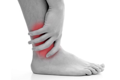 Cần phải làm gì khi bị đau khớp cổ chân?