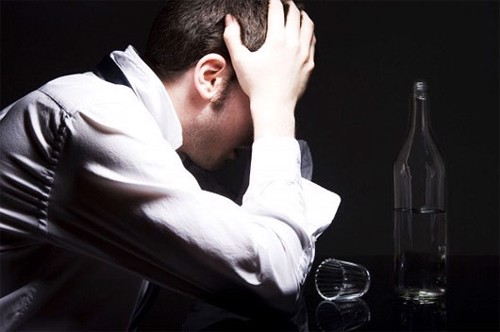 Tuổi trung niên có nguy cơ đột quỵ cao vì uống rượu